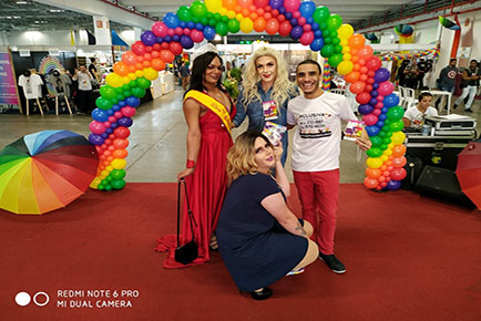 DISTRIBUIÇÃO DO GUIA LGBTS 12ª EDIÇÃO NA FEIRA EXPO PRIDE QUE ACONTECEU DIA 7 E 8 DE SETEMBRO 2019